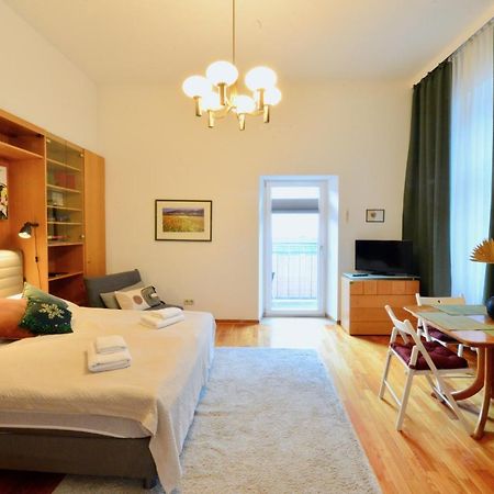 Charming With Balcony In Hip & Trendy Margareten Wien Ngoại thất bức ảnh